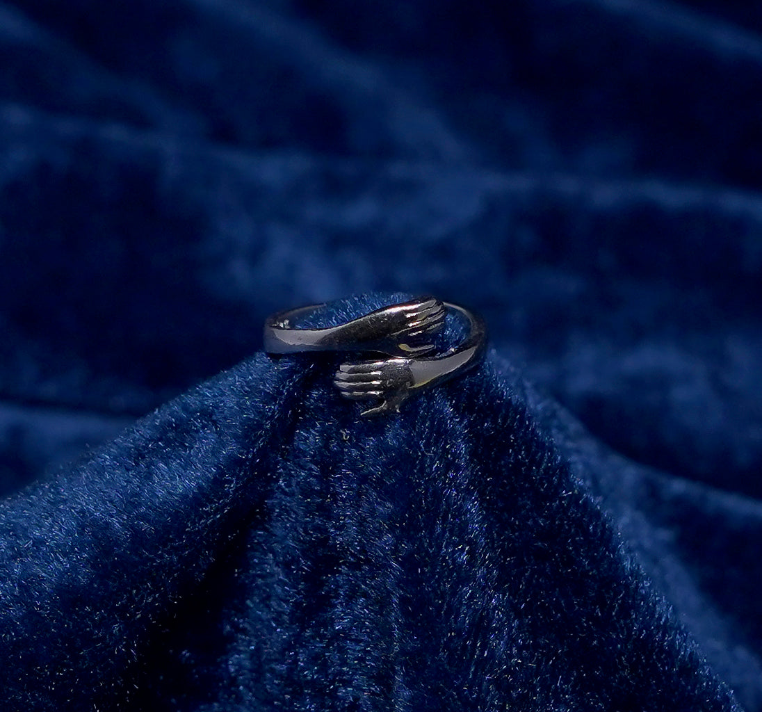 SWEET HUG SILVER RING