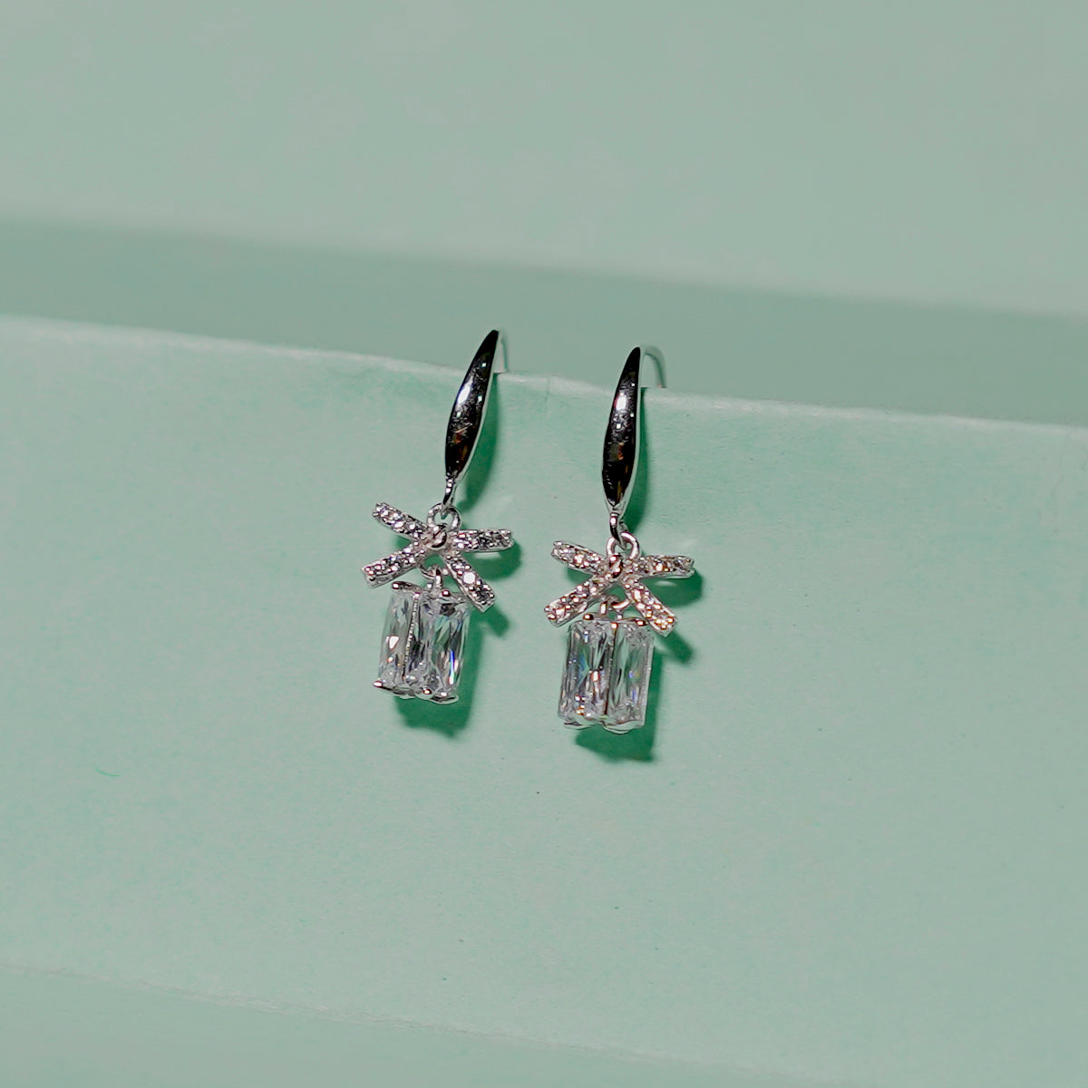 THE HANGING SOLITAIRE SILVER EARRINGS