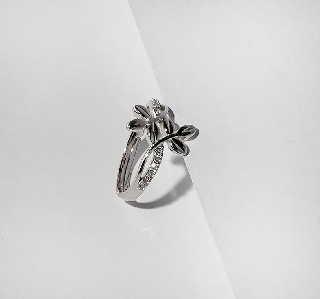 Dancing Leaves Silver Ring