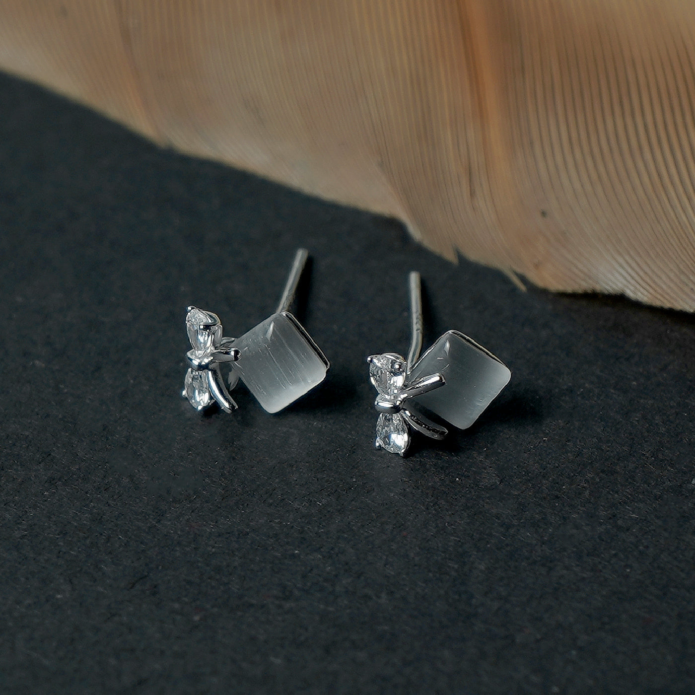 MICRO BOWTIE SHAPE SILVER EARRINGS