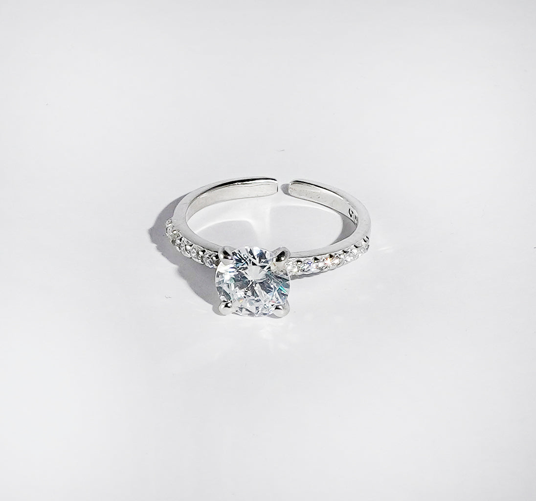 RICH SOLITAIRE SILVER RING