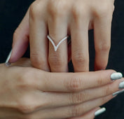 SPARKLING V SHAPE SILVER RING