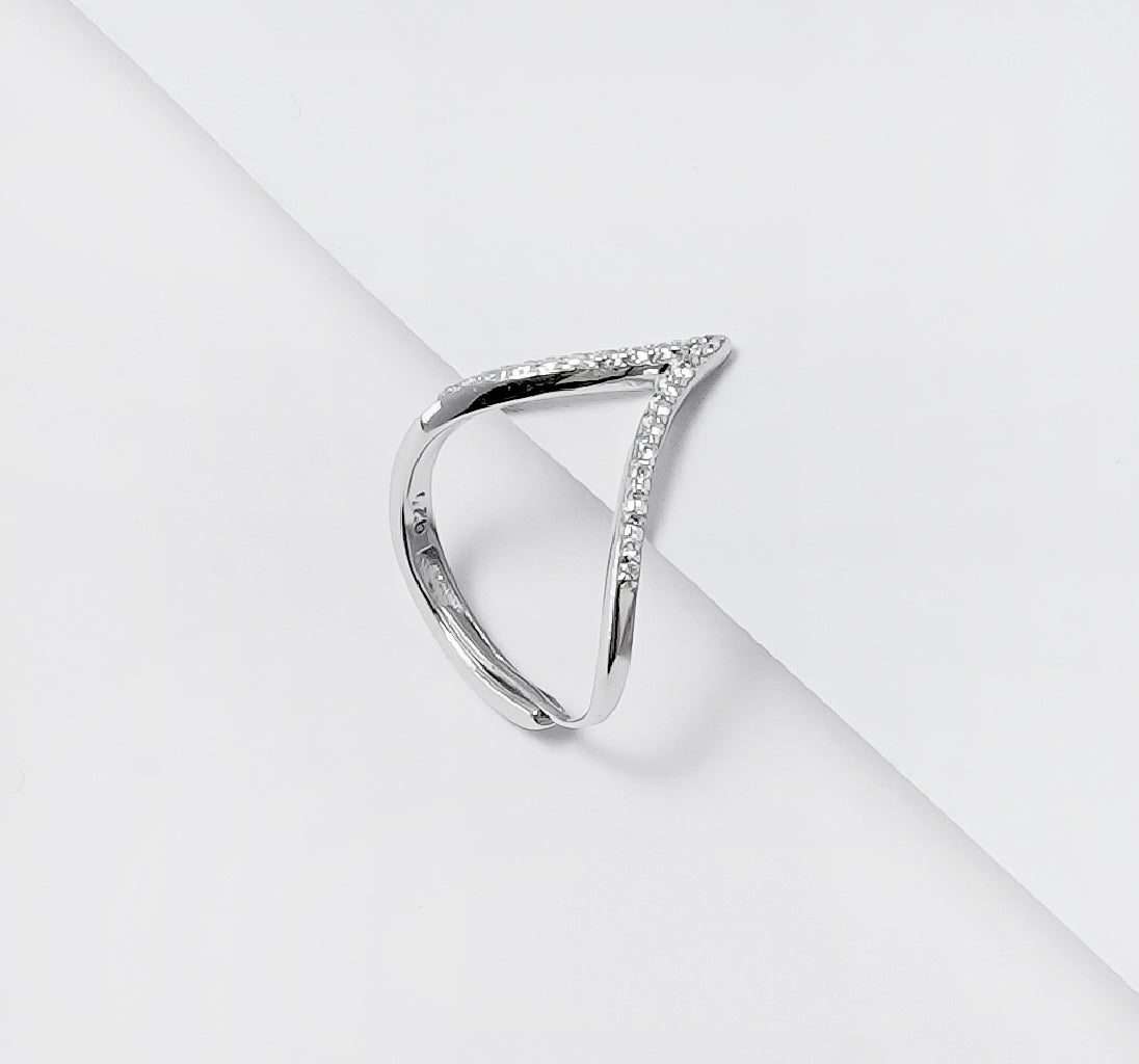 SPARKLING V SHAPE SILVER RING