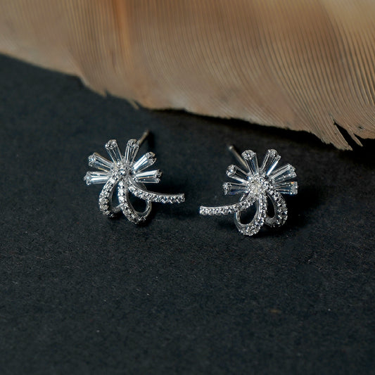 UNIQUE STYLING SILVER EARRING